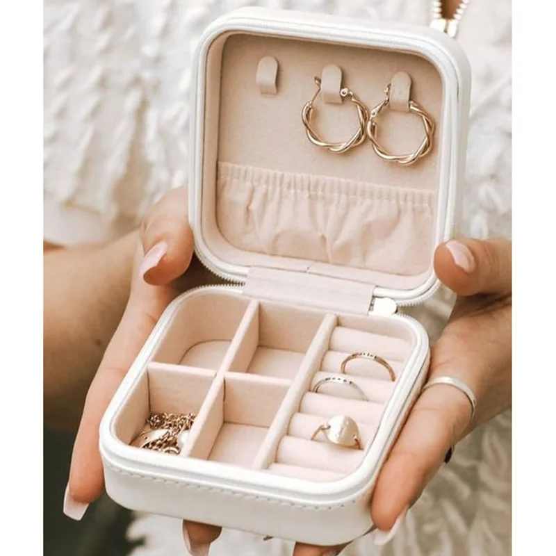 Gold Alphabet Flower Jewelry B - Bar Cart Gold ulasan dan harga