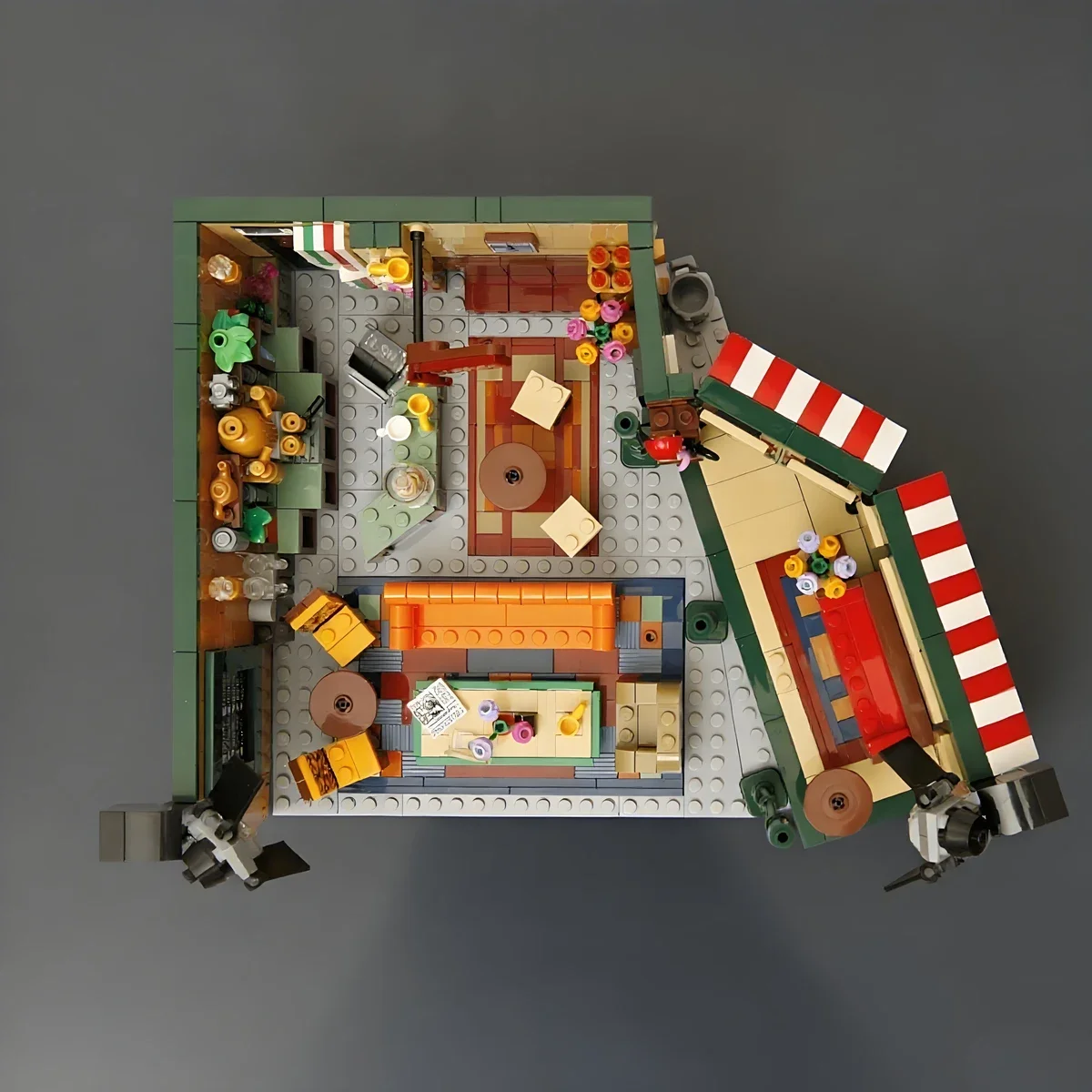 Friends House Family Classic C - Home Bar Cafe ulasan dan harga